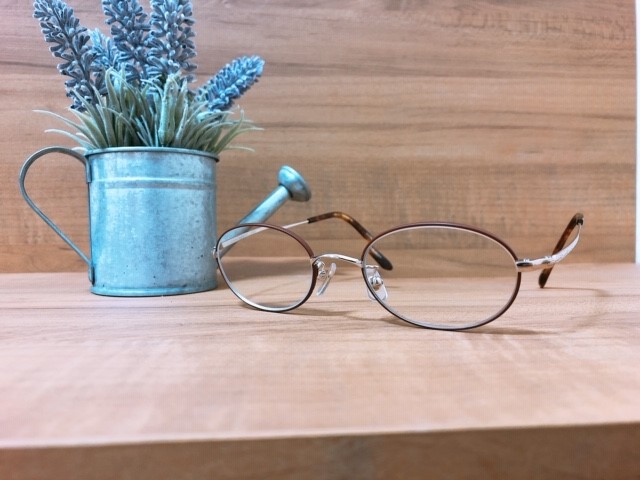 コンタクトの上から掛けるプリズムメガネの処方 ブログ メガネのヒルマ 群馬県桐生市 メガネ 補聴器 サングラス