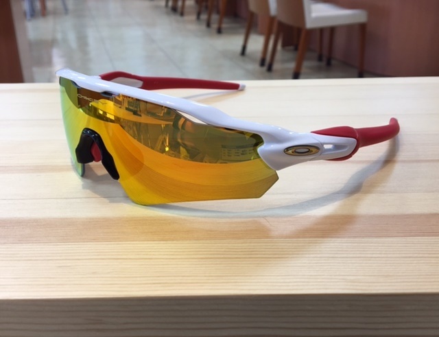 【美品】OAKLEYサングラス CUSTOM RADAR EV